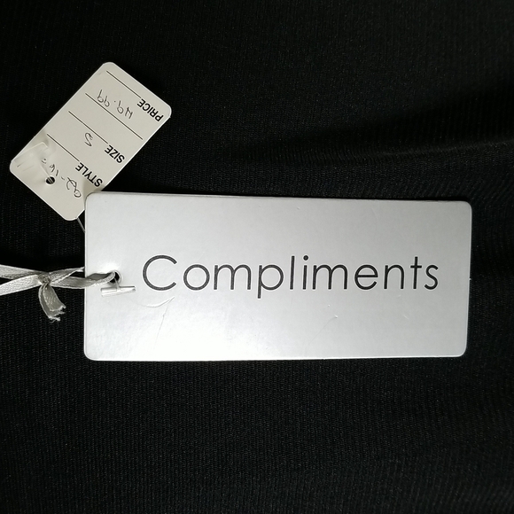 Compliments Sheer Lined Top With Embellishment. - Picture 5 of 8